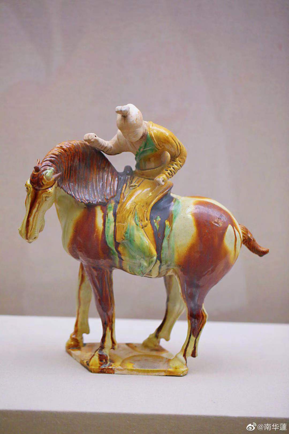 唐三彩打马球仕女俑·国家博物馆