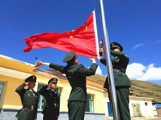 向位于海拔3600多米的火箭军某旅骑兵连致敬