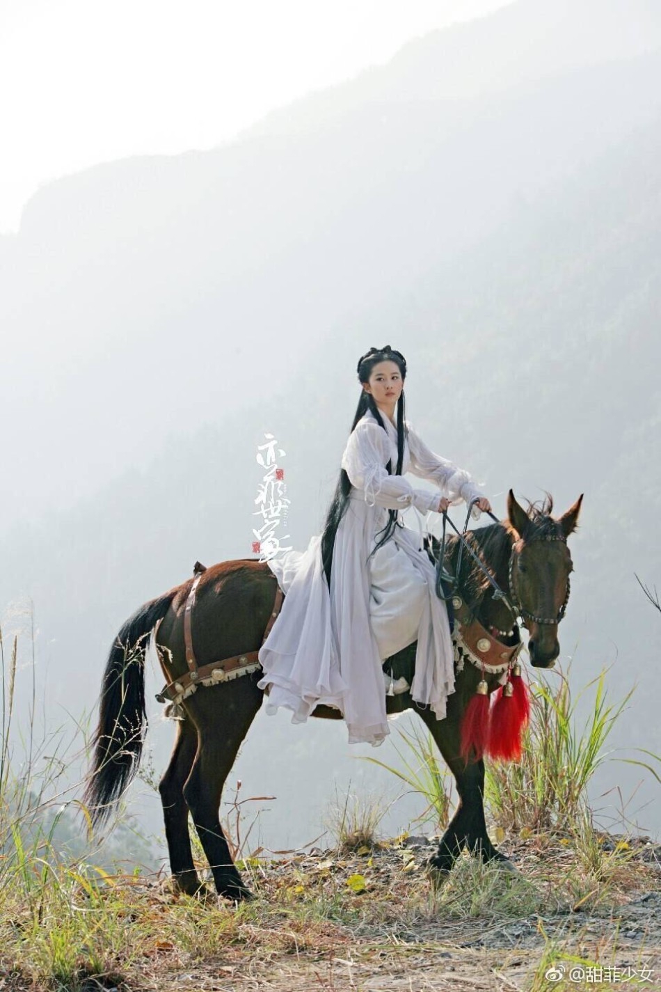刘亦菲骑马照小龙女扮相仙气飘飘