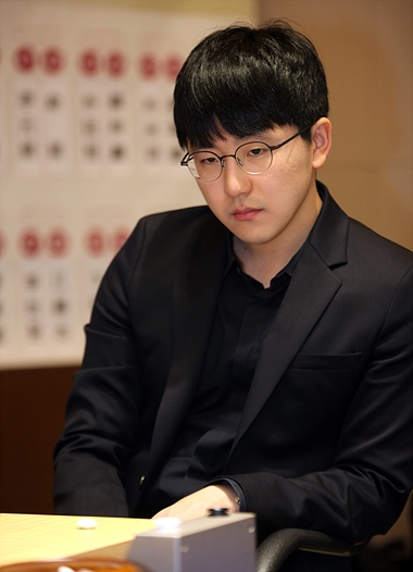 金志锡俊俏五官