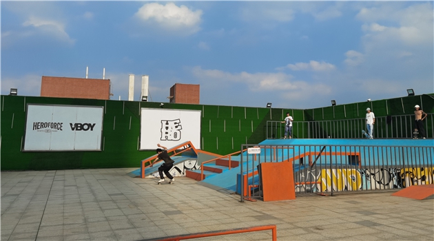 滑手们一展身手