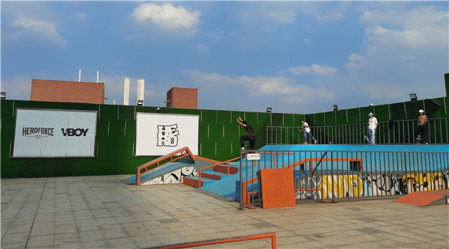 中国滑板精英赛高手云集