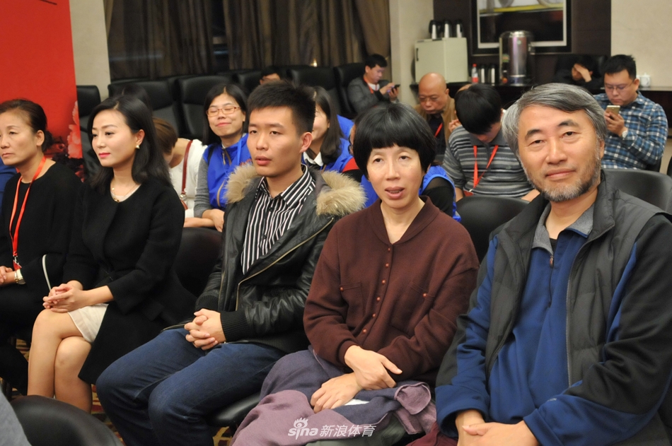 江铸久芮乃伟夫妇