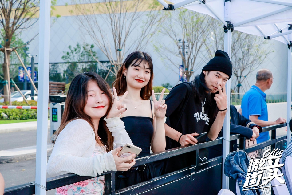 美女帅哥观战团