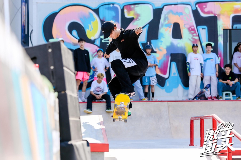 李一鸣帅气出战