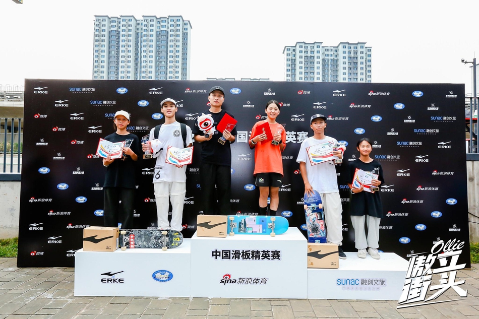 男女组前三名合影