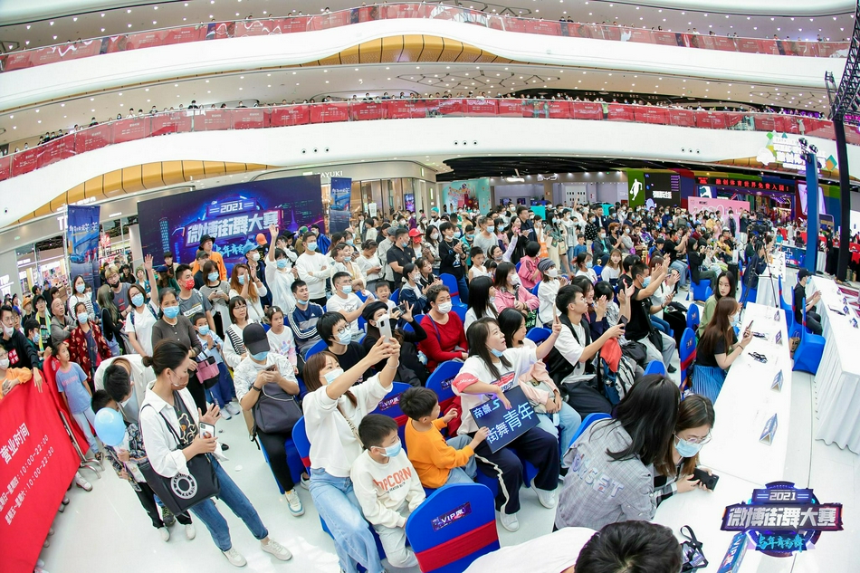 赛场下座无虚席