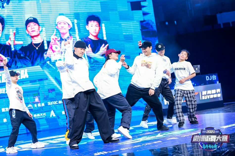 胡浩亮战队齐舞表演