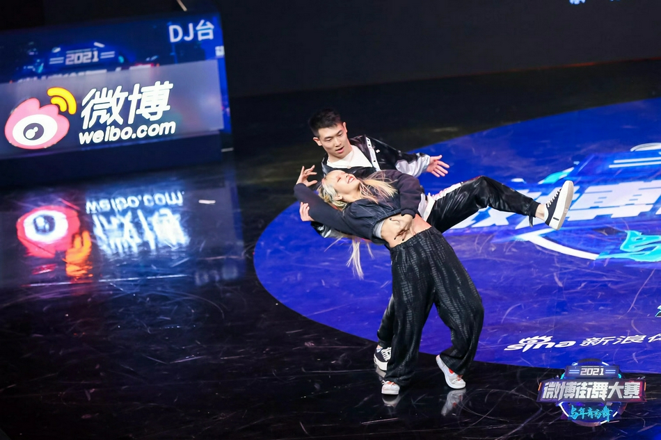 乔治与赖威尔精彩表演