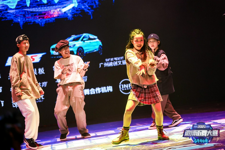 叶音战队齐舞表演环节