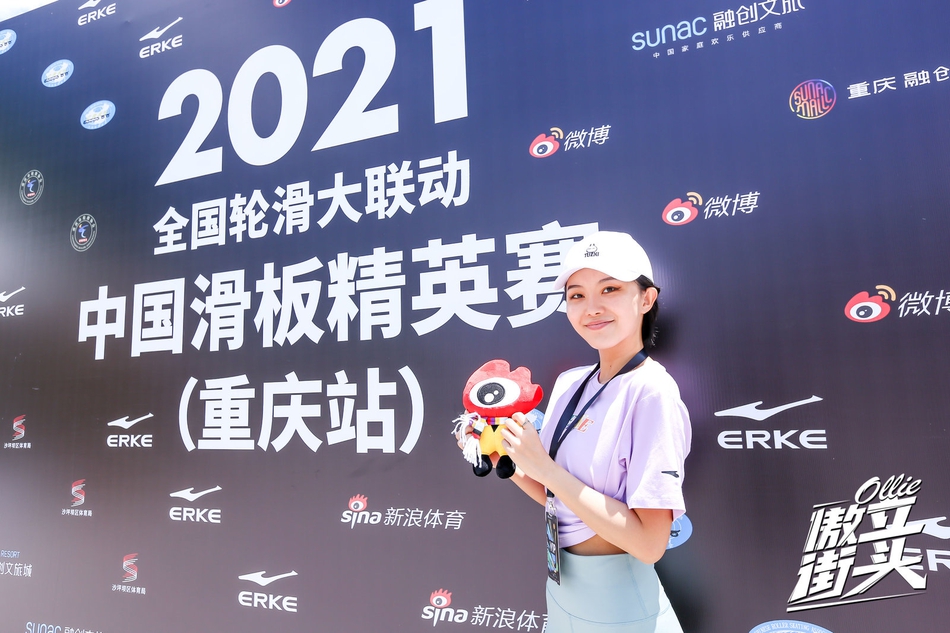 美女打卡中国滑板精英赛重庆站