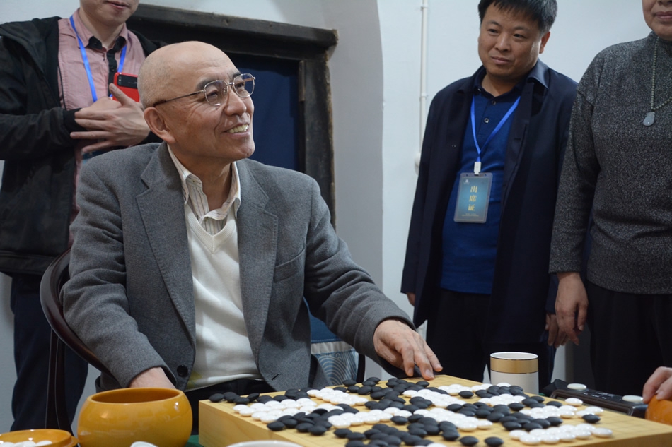 高清-路鑫杯大师赛4强战赛后 武宫正树险胜心情不错_高清图集_新浪网