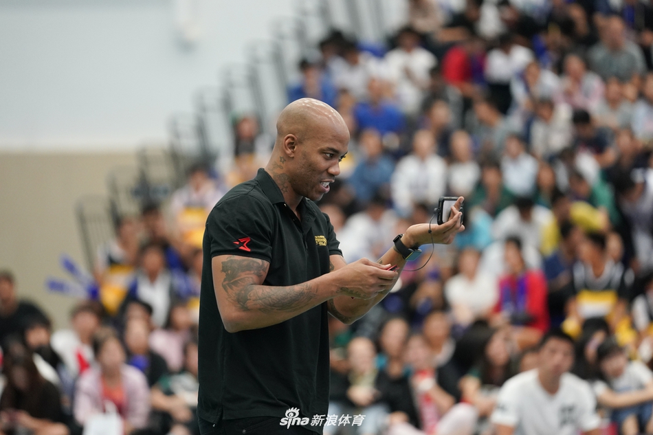 “北大附中・马布里篮球队”正式亮相