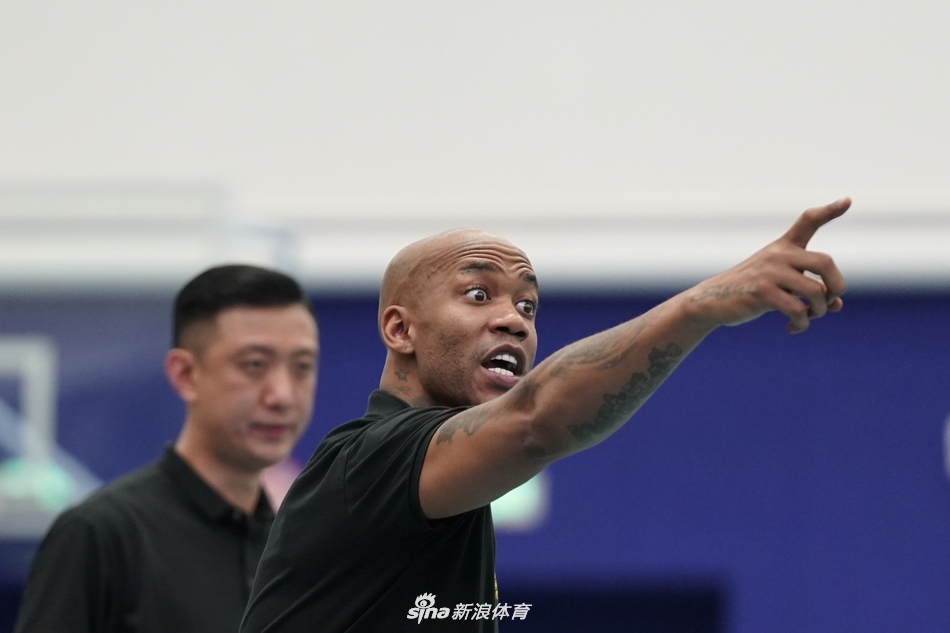 “北大附中・马布里篮球队”正式亮相