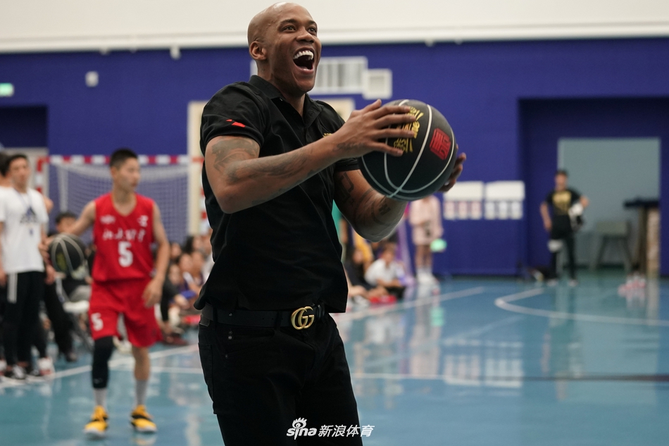 “北大附中・马布里篮球队”正式亮相