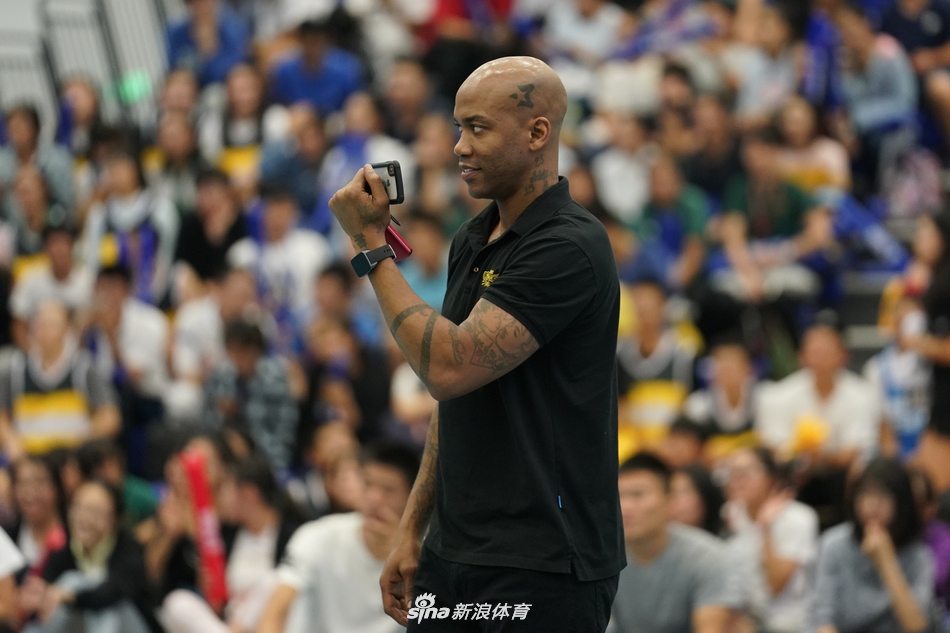 “北大附中・马布里篮球队”正式亮相