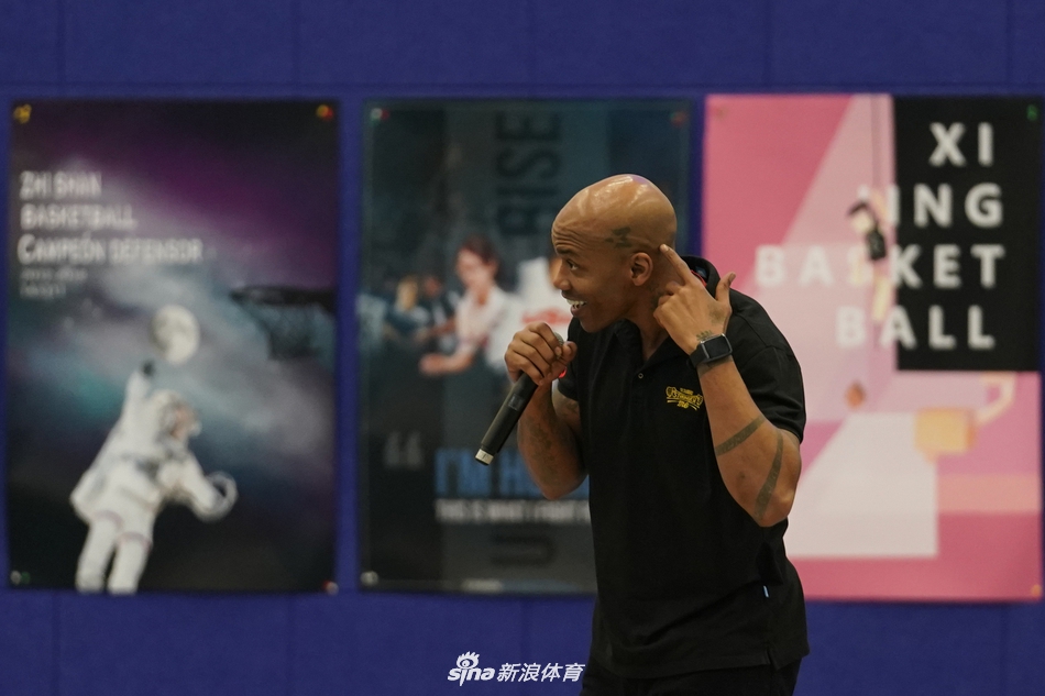 “北大附中・马布里篮球队”正式亮相