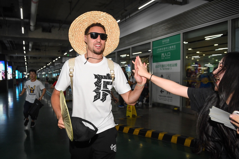 汤神草帽+蒲扇抵达北京 开启今年的中国行活动