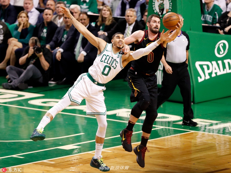 勒夫、塔图姆对抗