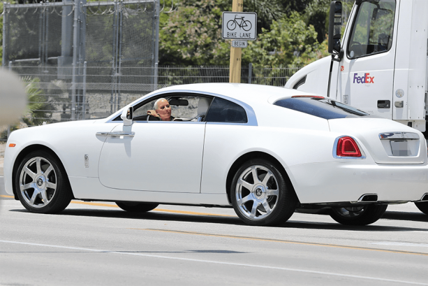 罗斯被拍到和欧文同上一辆车