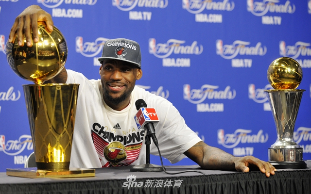 11-12赛季总决赛 詹姆斯夺得首个总冠军和首个FMVP