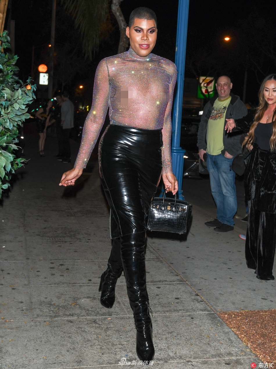 EJ酱来了！辣眼透视装出街尽显妖娆