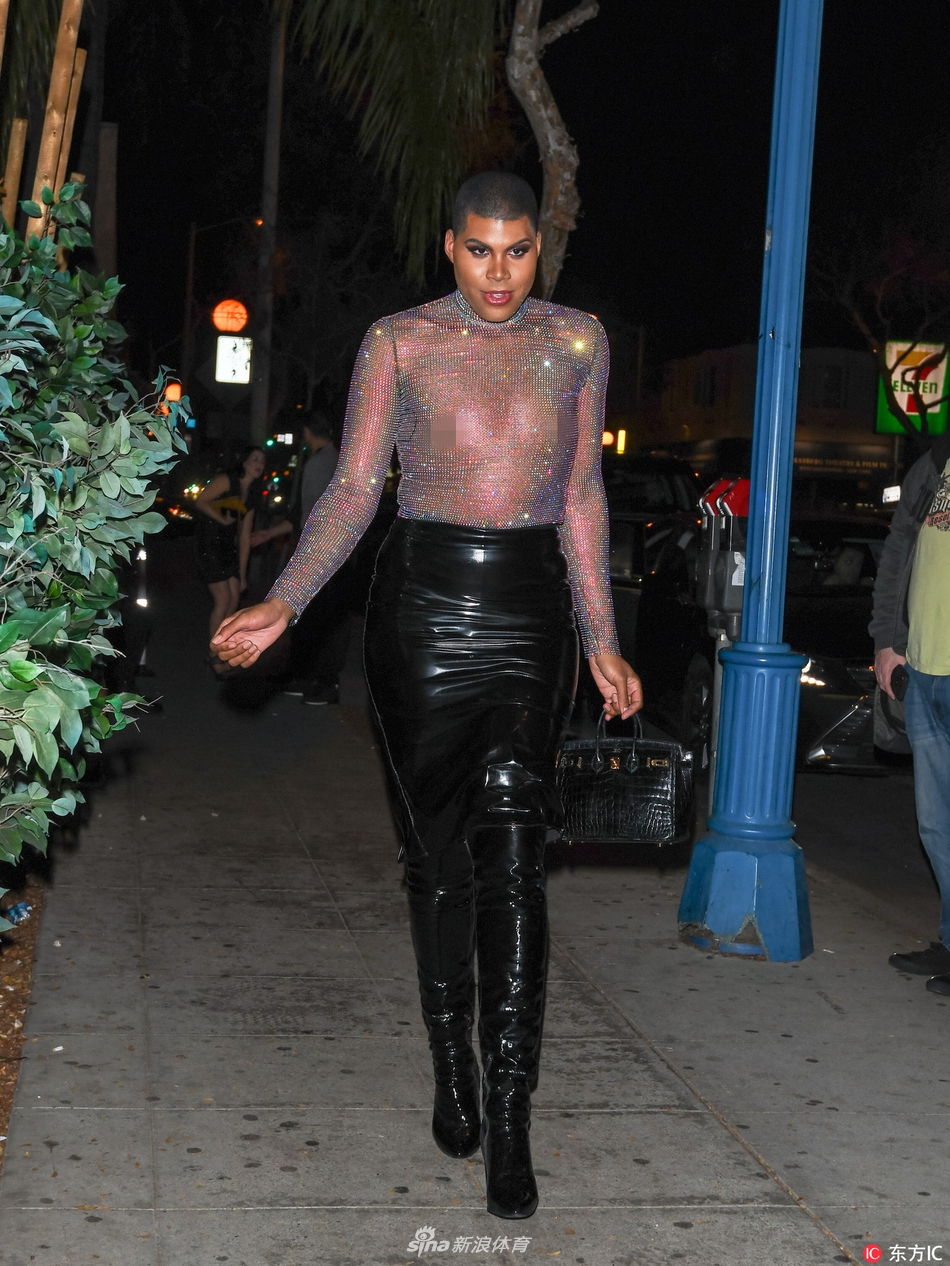 EJ酱来了！辣眼透视装出街尽显妖娆