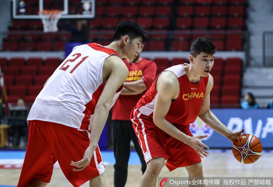 郭少调皮挑战阿联 男篮备战叙利亚