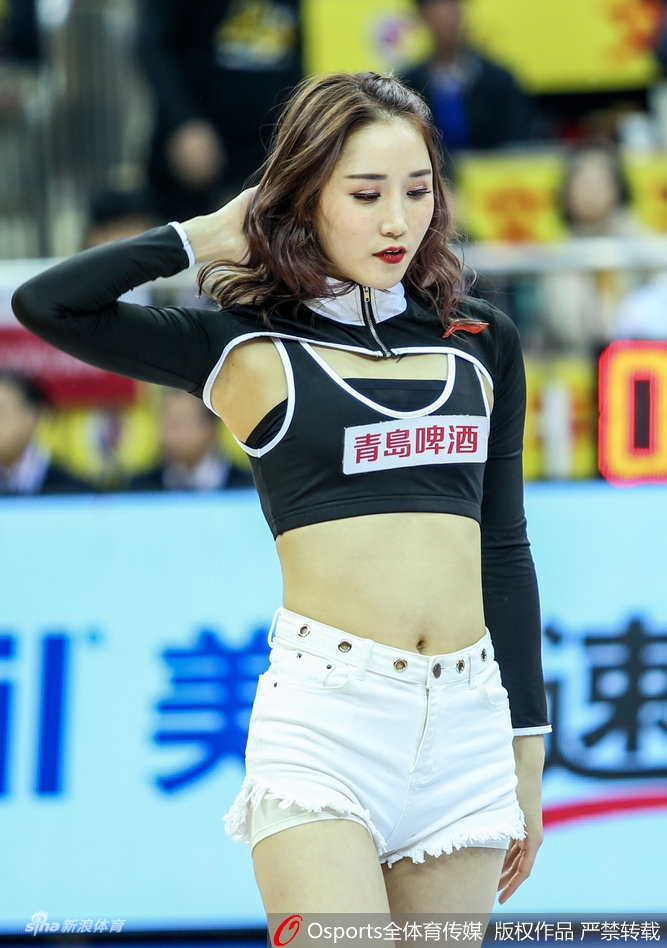 广厦队啦啦队宝贝激情热舞