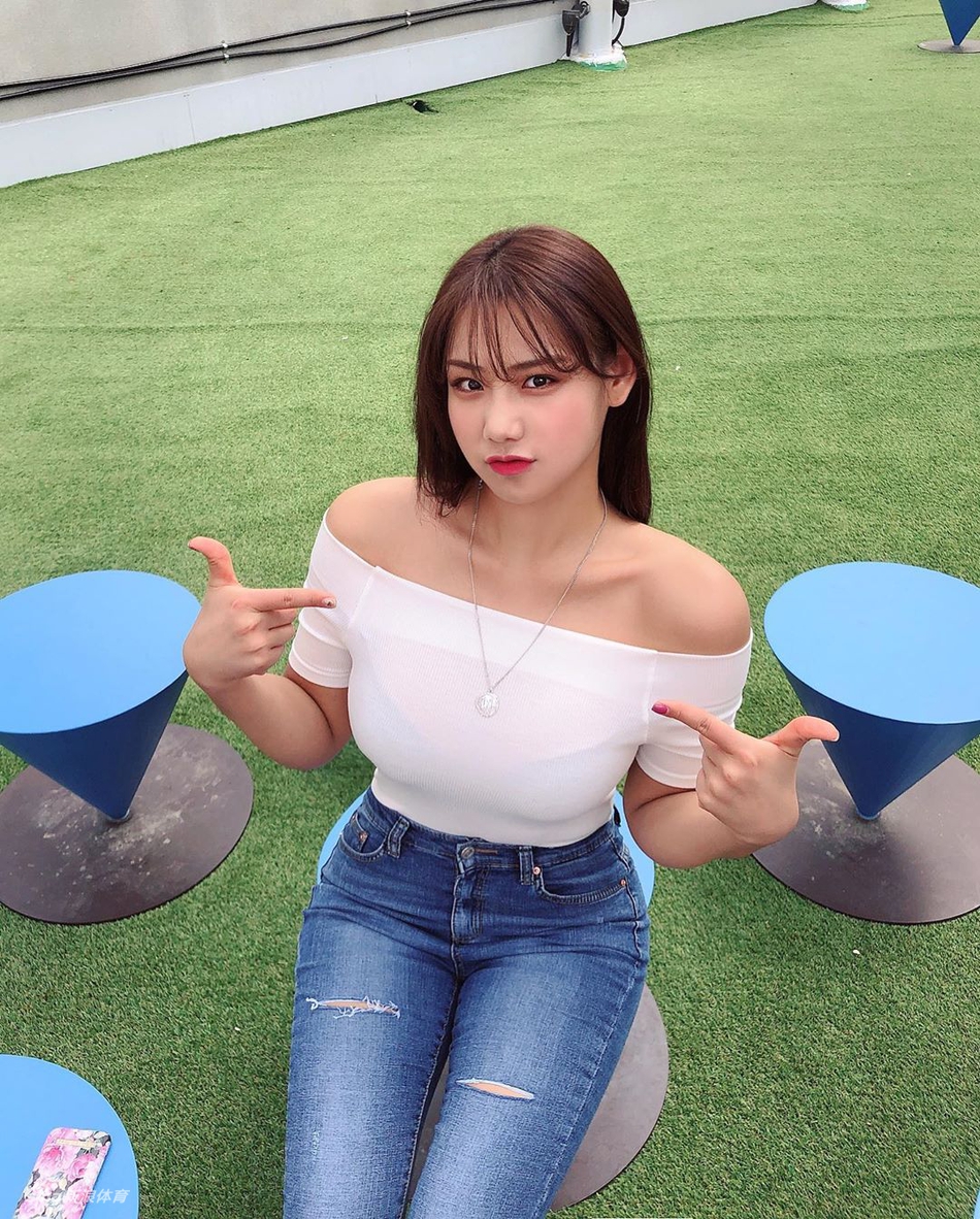 极品气质美女教你如何凹照型