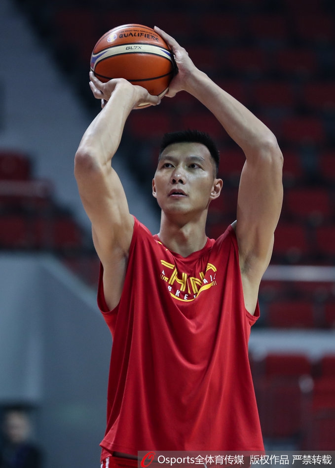 郭少调皮挑战阿联 男篮备战叙利亚