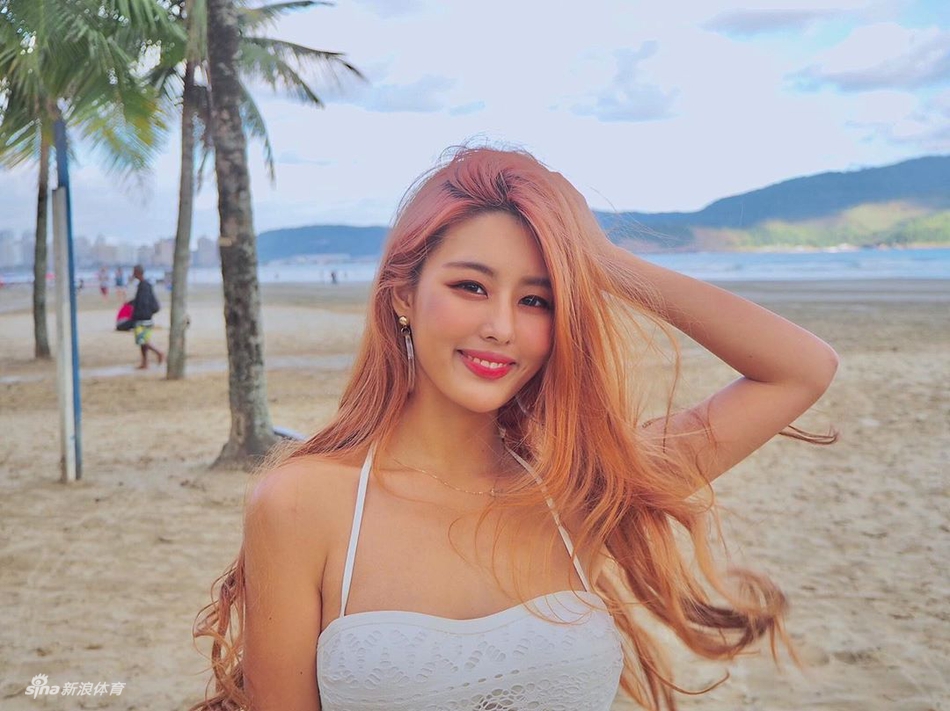 酷爱运动的小姐姐身材就是辣