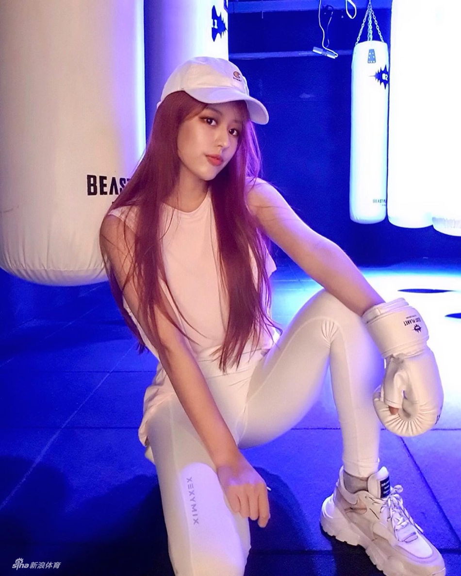 酷爱运动的小姐姐身材就是辣