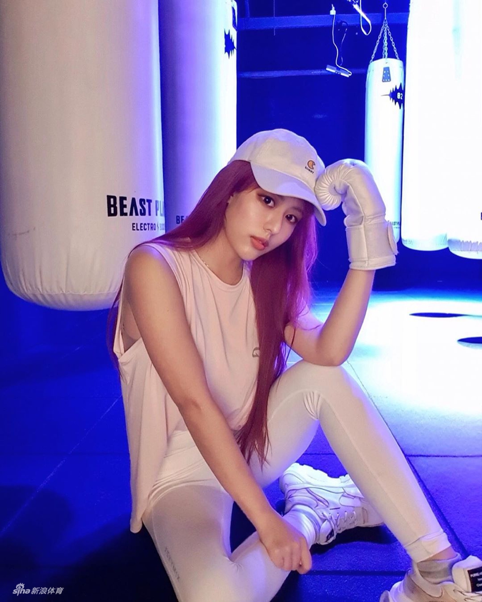 酷爱运动的小姐姐身材就是辣