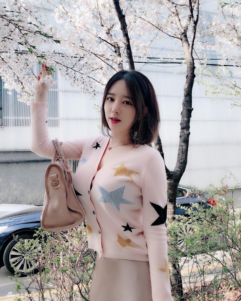 短发清纯少女唤醒你的一整天