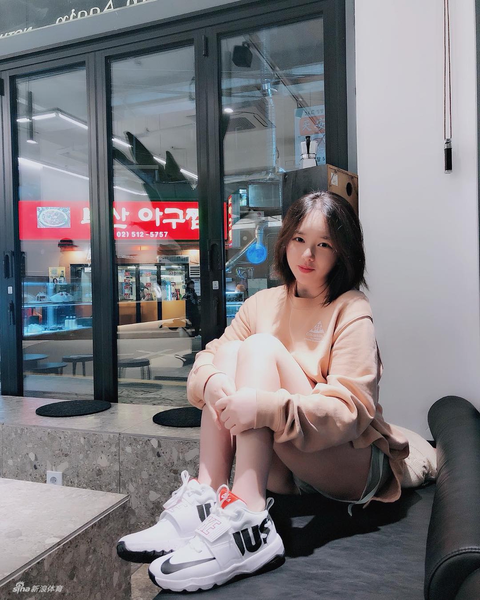 短发清纯少女唤醒你的一整天