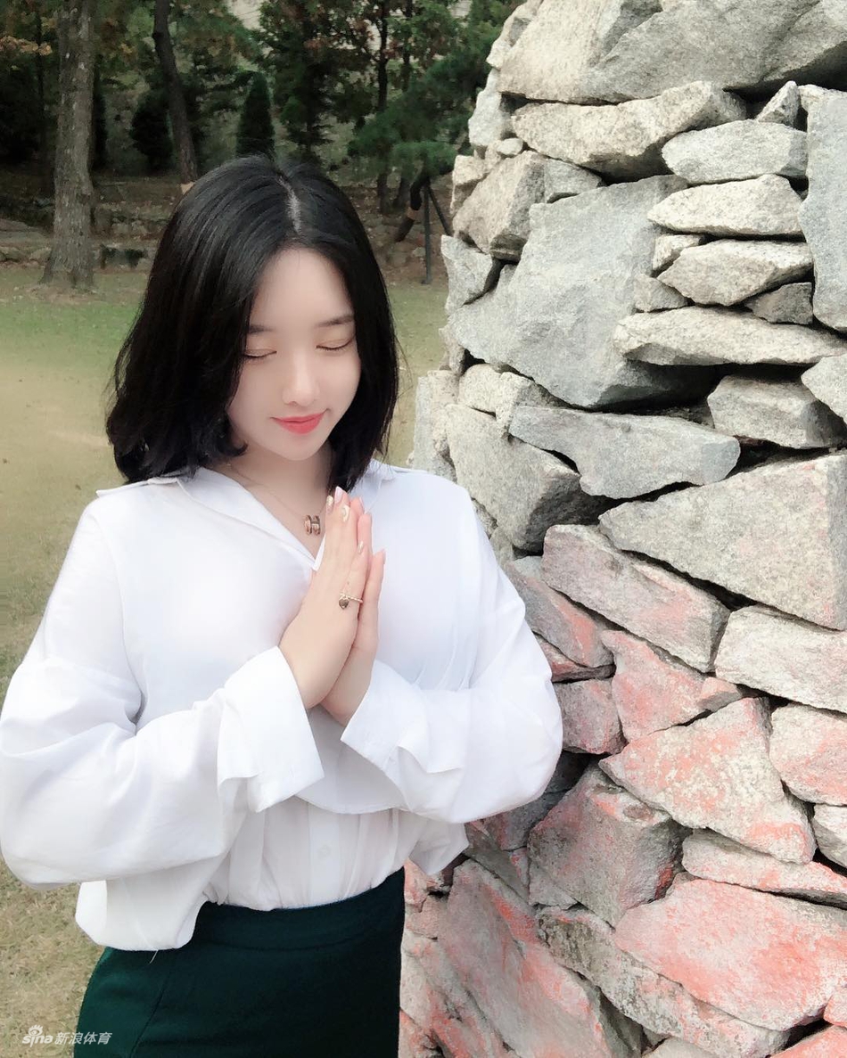 短发清纯少女唤醒你的一整天