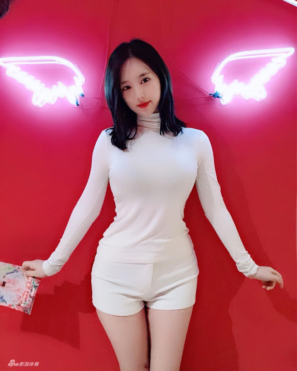 短发清纯少女唤醒你的一整天