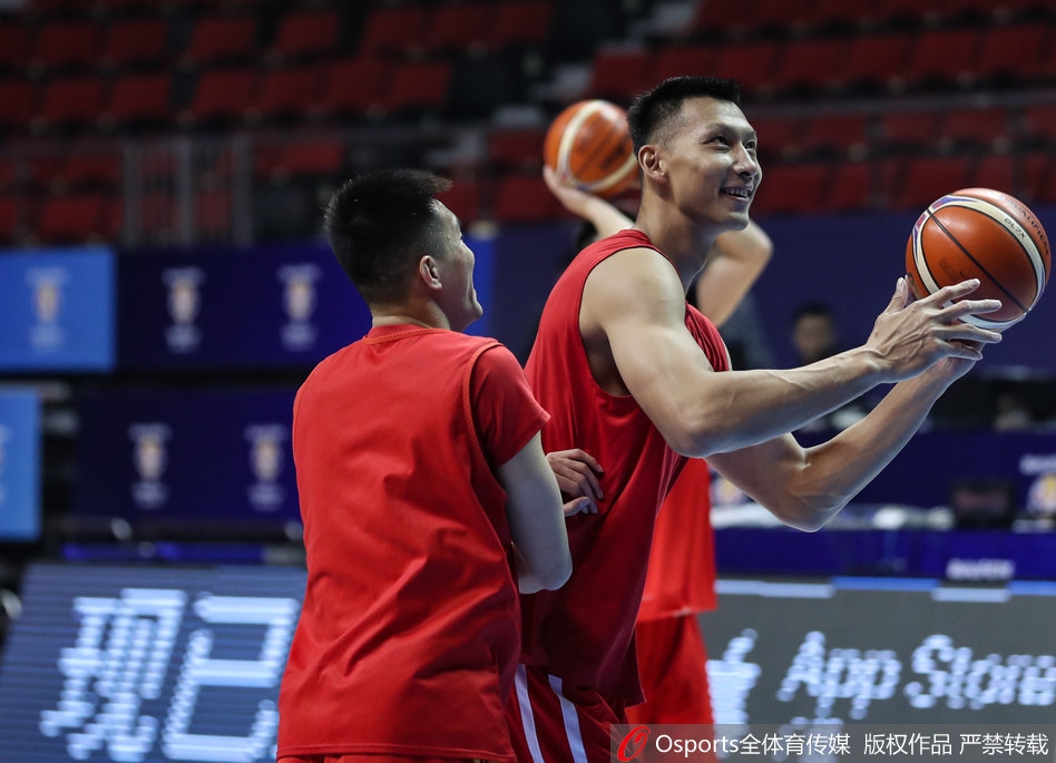 郭少调皮挑战阿联 男篮备战叙利亚