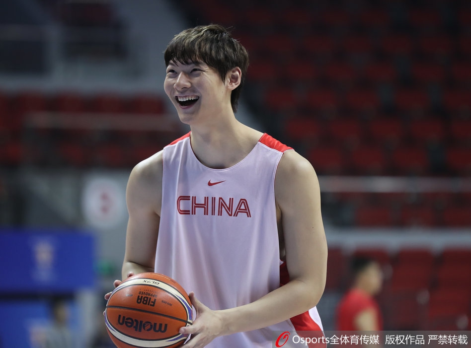 郭少调皮挑战阿联 男篮备战叙利亚