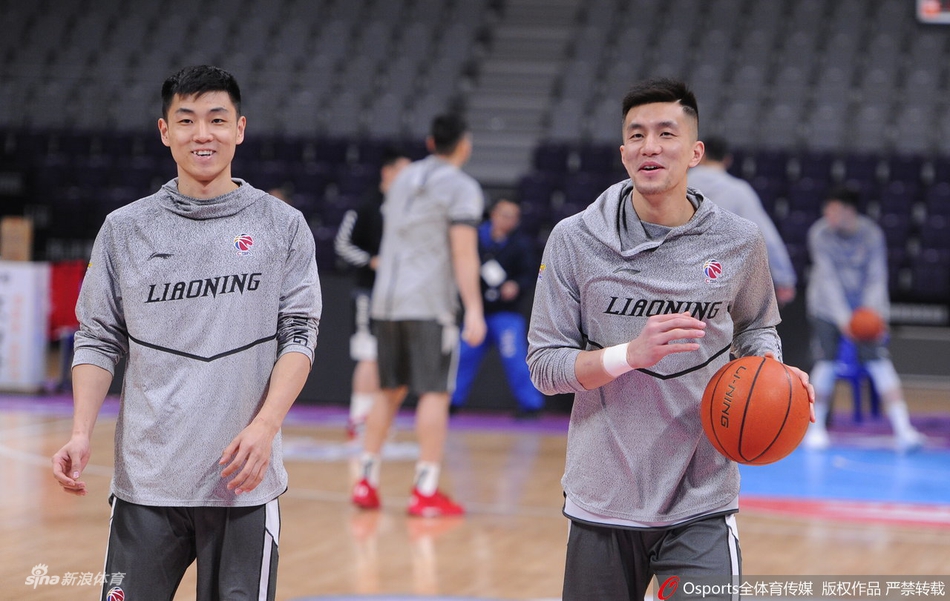 郭艾伦笑容灿烂轻松备战