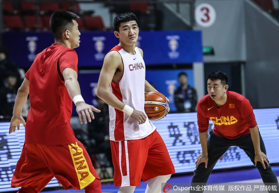 郭少调皮挑战阿联 男篮备战叙利亚