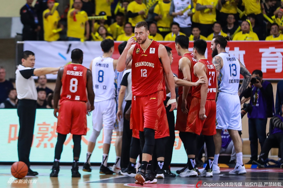 季后赛12进8:江苏113-105山东