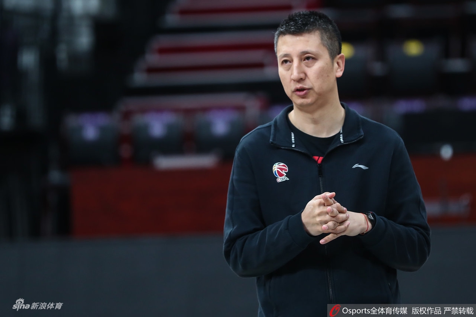 郭艾伦笑容灿烂轻松备战