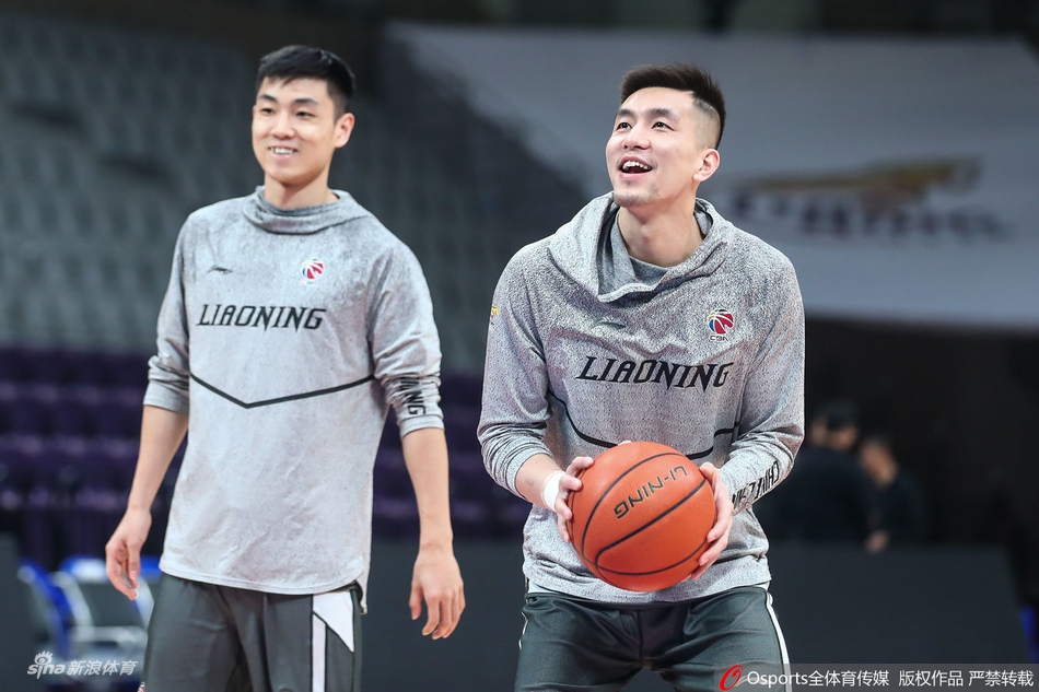 郭艾伦笑容灿烂轻松备战