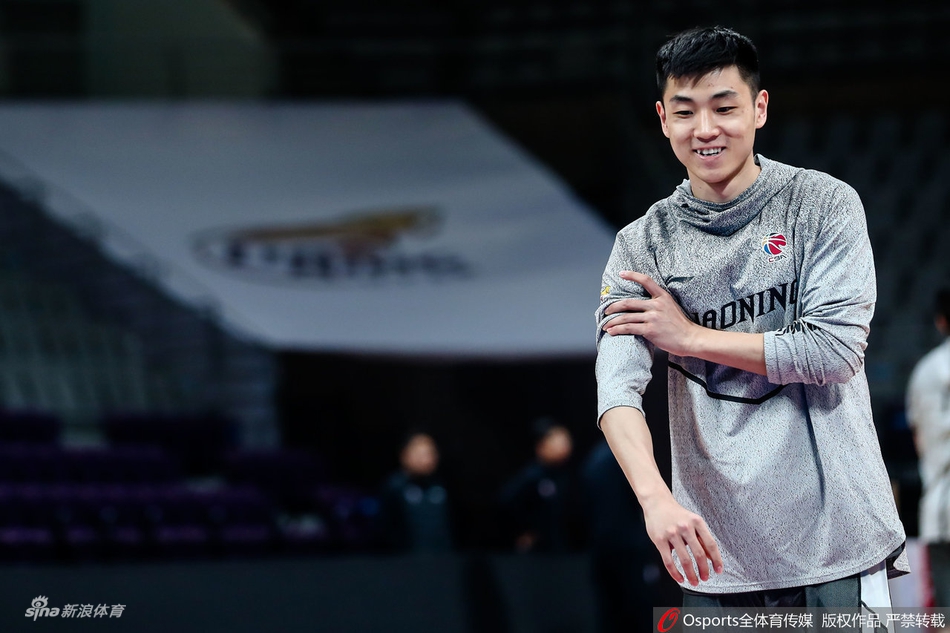 郭艾伦笑容灿烂轻松备战