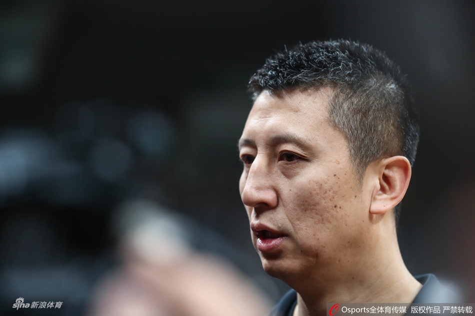 郭艾伦笑容灿烂轻松备战