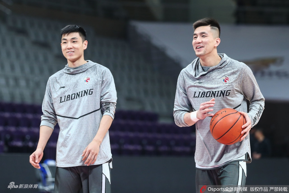 郭艾伦笑容灿烂轻松备战