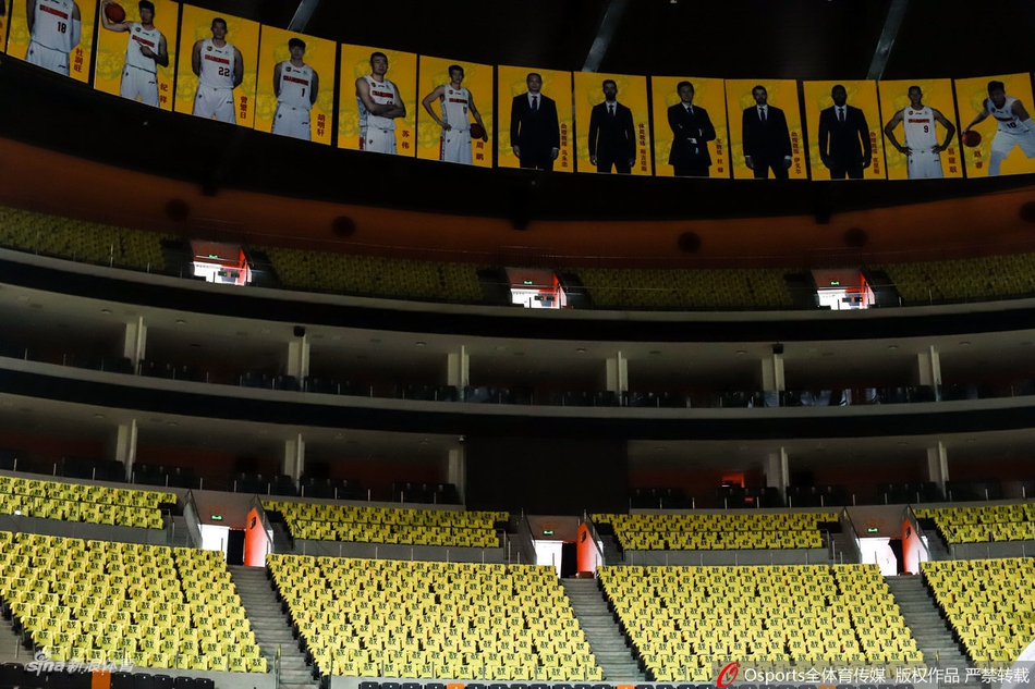 黄色海洋!广东主场铺满助威T秀