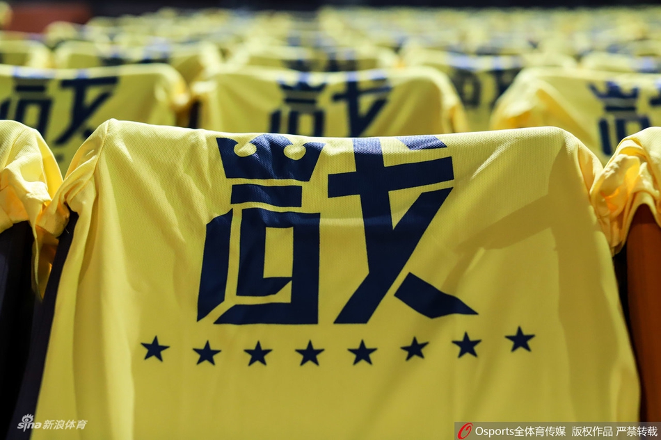 黄色海洋!广东主场铺满助威T秀